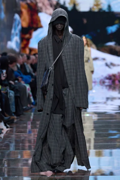 Look 19